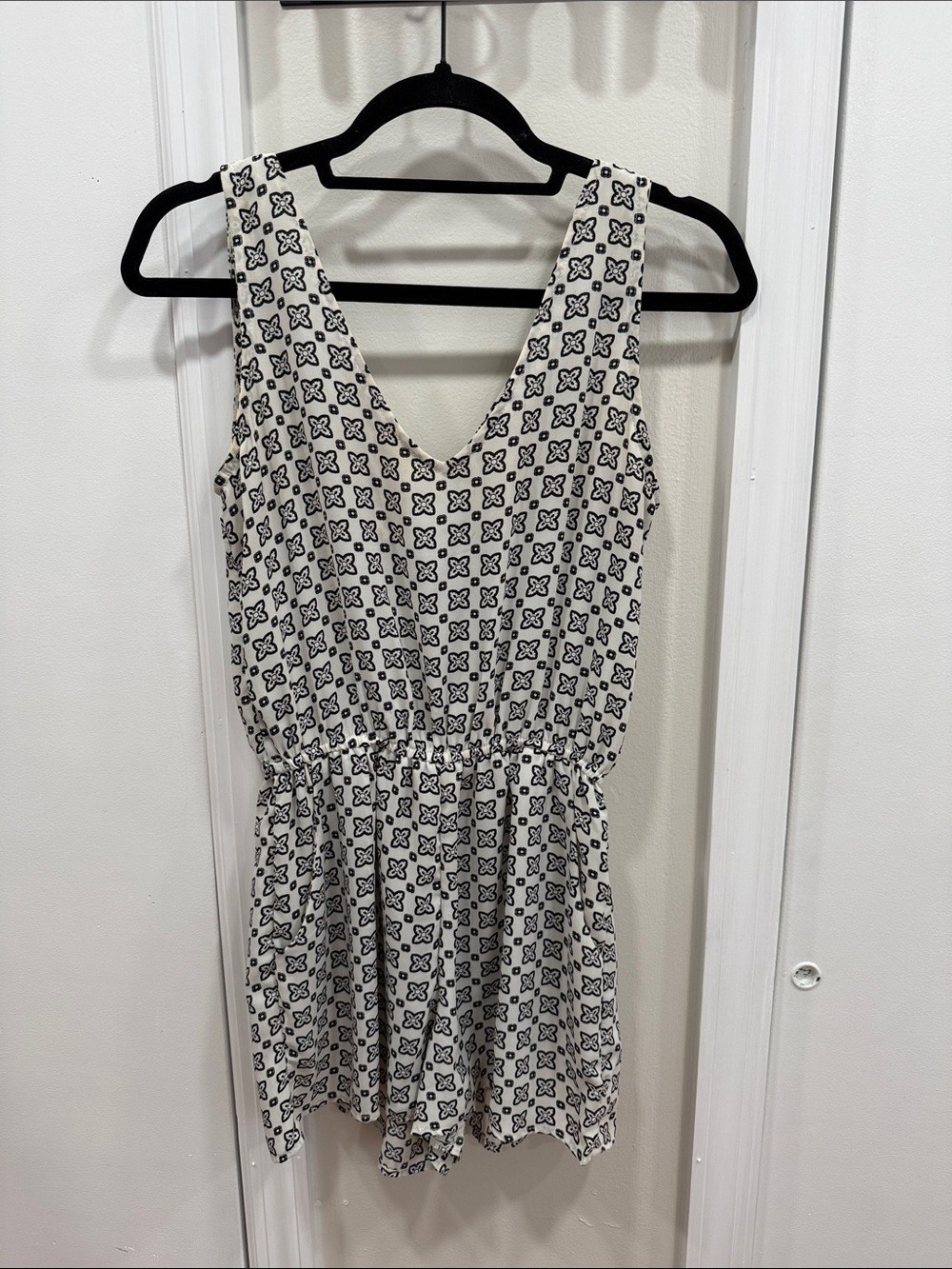 Black & White Geometric Print Sleeveless Romper